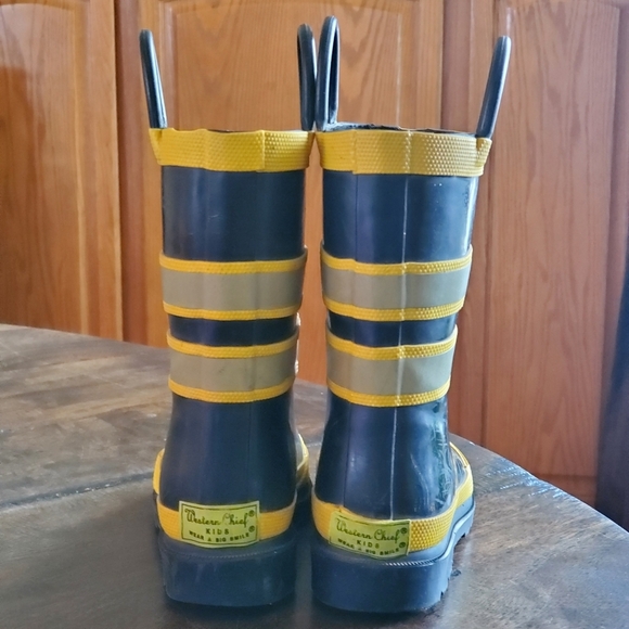 Youth Fire Chief Boots - Picture 3 of 6